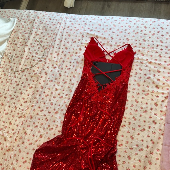 Red sparkly prom dress - Picture 4 of 7